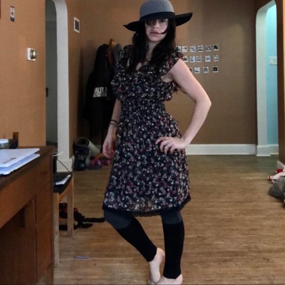 SUZY SHIER ruffled flowered boho dress - Picture 4 of 9